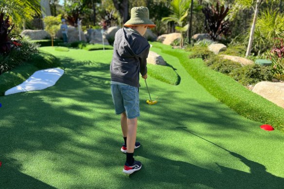 The Alex Hills Hotel is one of Brisbane’s mega pubs – it even has a mini-golf course.