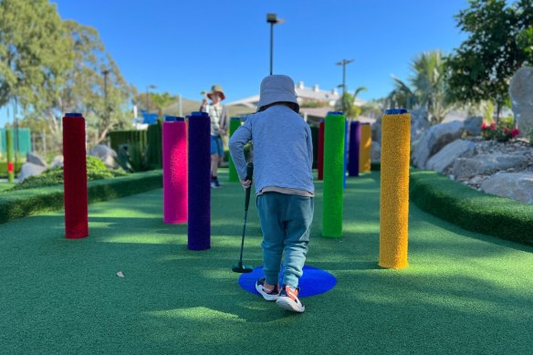The Alexandra Hills Hotel has its own mini golf course.