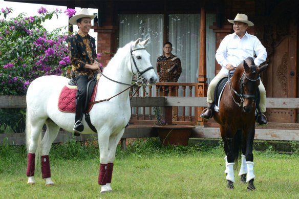 Indonesian President Joko Widodo (left) and opposition leader Prabowo Subianto at the latter's estate in 2016.