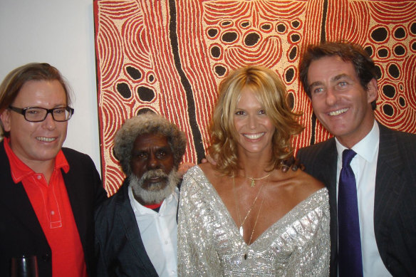 Klingender, John Mawurndjul, Elle McPherson and Tim Jefferies at the opening of the 2006 exhibition that raised money for the Western Desert Appeal.