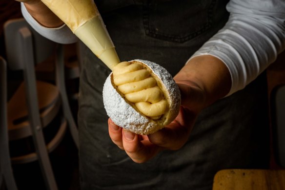 The freshly baked maritozzi with custard filling at Norcino.