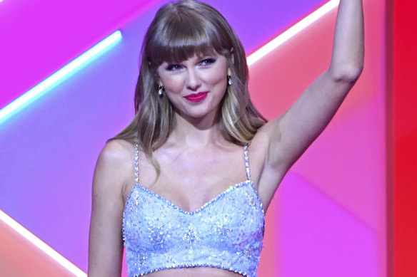 Friendly Taylor at the 2021 Brit Awards.