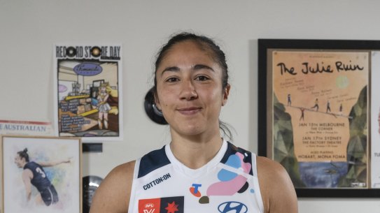 Darcy Vescio wearing the 2024 Carlton AFLW pride week guernsey.