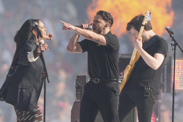 Tasman Keith (centre) performs during the 2022 AFL grand final.