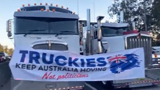 Truck drivers have blocked the M1 southbound on the Gold Coast in protest of mandatory vaccine requirements and lockdown restrictions. 