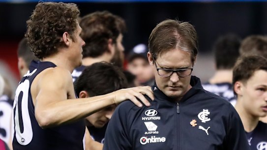 MELBOURNE, AUSTRALIA - AUGUST 21: David Teague, Senior Coach of the Blues is consoled by Charlie Curnow of the Blues at three quarter time during the 2021 AFL Round 23 match between the Carlton Blues and the GWS Giants at Marvel Stadium on August 21, 2021 in Melbourne, Australia. (Photo by Michael Willson/AFL Photos via Getty Images)