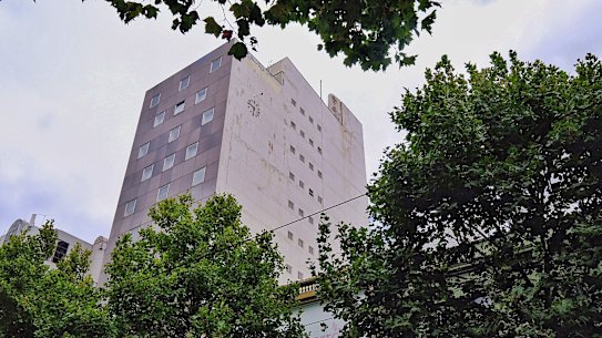 Photo of the site where  a proposed mega advertising screen will be install alone Swanston st Melbourne  on Sunday 31 March 2019.A mega-sized 305 square metre display will light up the white-painted wall of the CGI Business Centre at 231 Swanston Street from dusk to dawn and be visible by pedestrians and drivers as far away as Carlton.. Photo Luis Enrique Ascui 