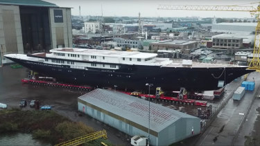 Too big for Rotterdam? Jeff Bezos’ new superyacht.