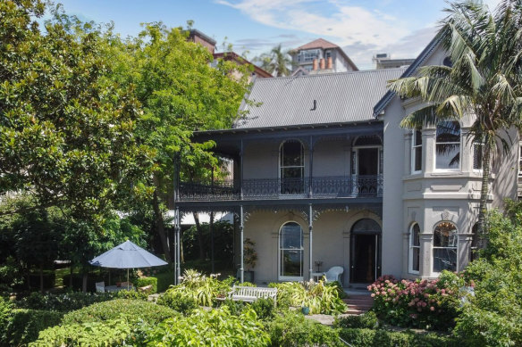 Idlemere is the historic 1880s residence on the Lavender Bay waterfront that last traded in 2001 for $7.25 million.