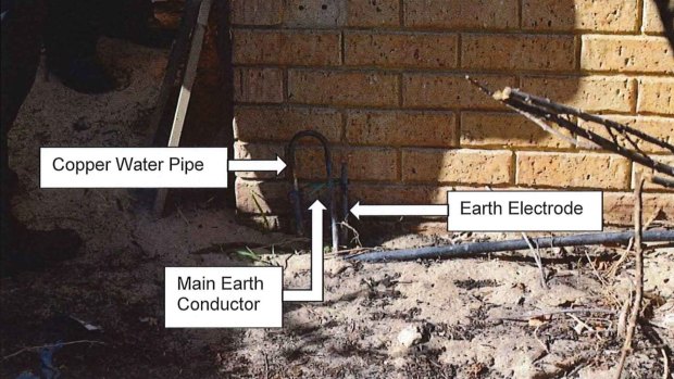 Earth electrode installed at the left-hand front side of the house. Main earth conductor is connected to the electrode and copper water pipe. 