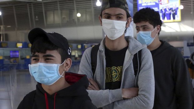 The risk of air travel can be reduced using facemasks.