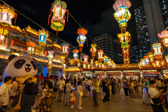 There’s no better place on the planet to experience legendary dishes, from dim sum to noodles and fried rice, sizzling stir fries, succulent roast duck and char siu pork.
