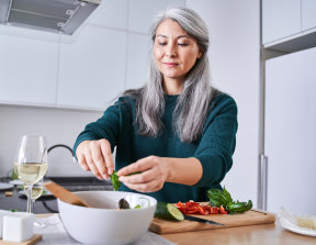 A new study shows that a plant-ba<em></em>sed diet might be the solution to combatting symptoms such as hot flushes.