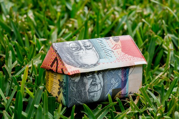 “I wanted to downsize, but in order to sell my home for the best price possible, I needed to complete the renovations I’d stopped and started over the years,” Simonovic explains.