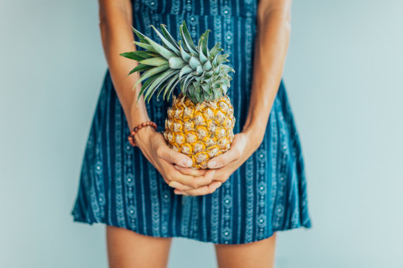 The image of the pineapple has united women struggling to become mothers.