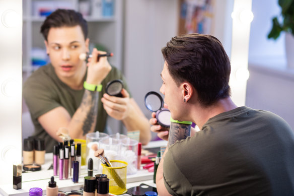 More men are looking for understated makeup. 