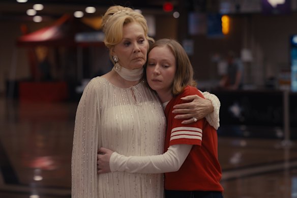 Jean Smart and Hannah Einbinder star in the final season of Hacks.
