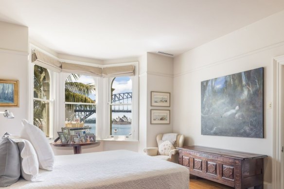 The five-bedroom residence is set on a waterfront parcel of 1418 square metres in Lavender Bay.