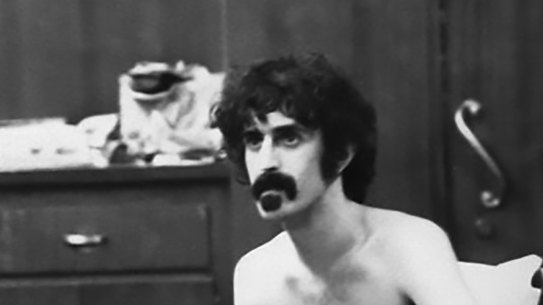 Frank Zappa committed early in his life “to live for his art”, says Alex Winter, director of the documentary Zappa.