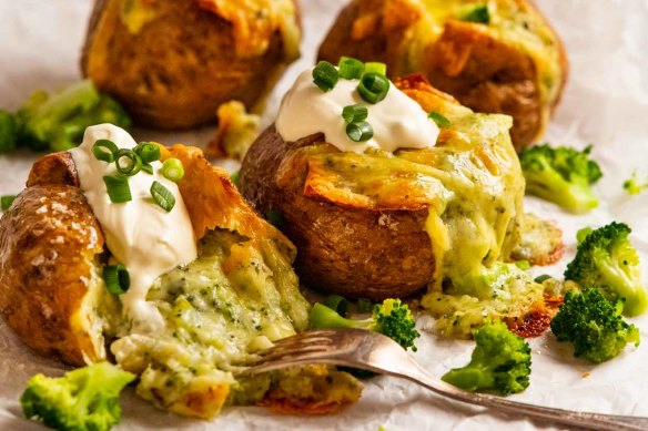Broccoli cheese jacket potato