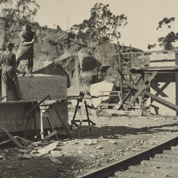 Preparing an altar stone for the Martin Place Cenotaph in 1927. Granite from Moruya was used for the Captain Cook statue and the Anzac Memorial in Hyde Park.