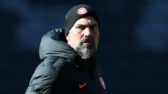 Markus Babbel slams "selfish" former players from last season. 