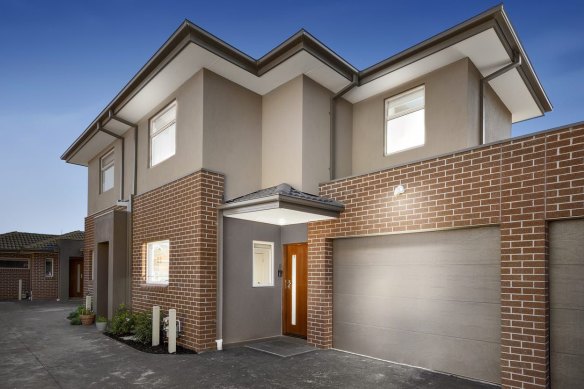 2/85 Queens Parade in Fawkner sold for $611,500 in November 2021.