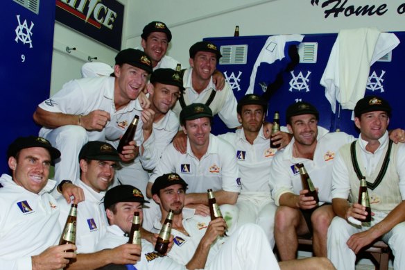 The Australian team after their defeat of the West Indies at the 4th Test at the MCG in 2000.