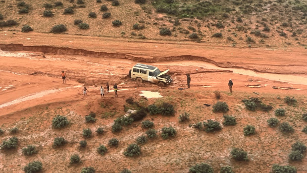 Missing travellers found alive following search in rain-soaked WA outback
