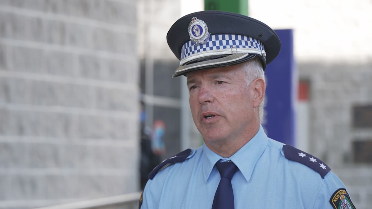 Man with kids arrested following police chase, alleged carjacking in Sydney