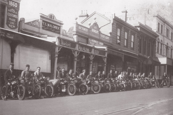 Outside Kerleys auction house in 1930.
