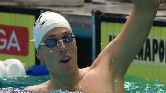 Klete Keller celebrates setting an American 400m record in 2000.