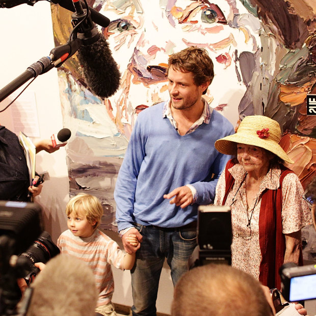 Ben Quilty poses with Margaret Olley after his portrait of her was announced the winner of the 2011 Archibald Prize.