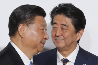 Shinzo Abe, Xi Jinping ile Osaka'daki 2019 G-20 toplantısında.