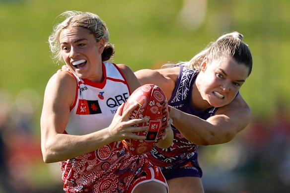 Rookie Zippy Fish brushes off a tackle by Hayley Miller.
