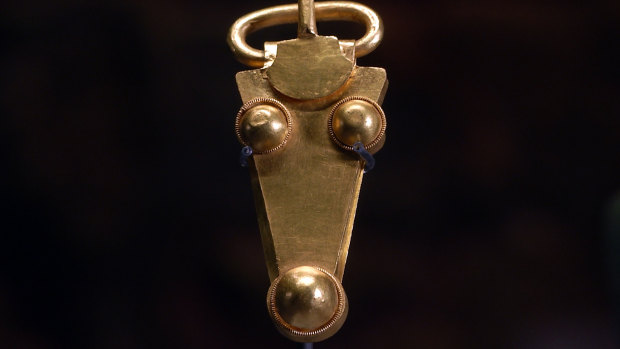 A golden belt buckle uncovered at an Anglo-Saxon burial site in the village of Prittlewell, England.