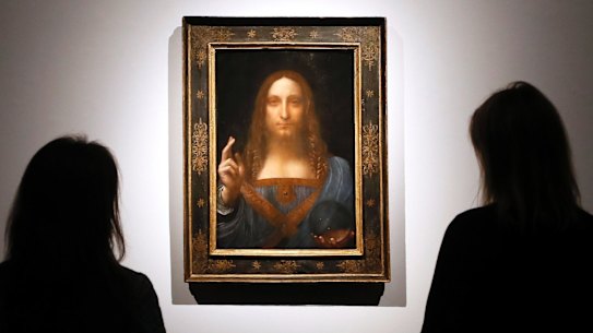 People gather around Leonardo da Vinci's "Salvator Mundi" .