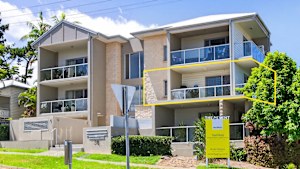 The two-bedroom, two-bathroom apartment with two car parks at 5/38 Johnston Street in Gold Coast’s Southport sold at auction for $725,000.