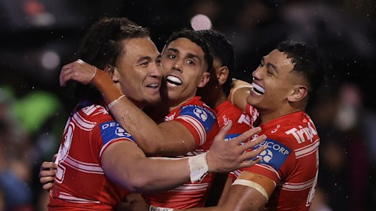 Dragons players celebrate.