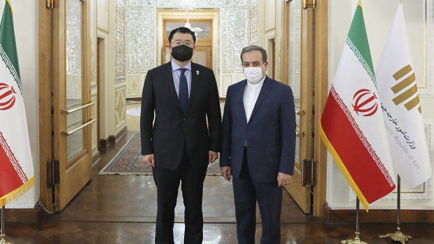 Iranian Deputy Foreign Minister Abbas Araghchi, right, and his South Korean counterpart Choi Jong-kun, pose for a photo prior to a meeting in Tehran on Sunday.