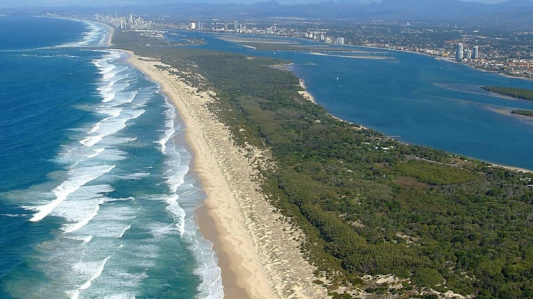 Man drowns after falling from jet ski off South Stradbroke Island