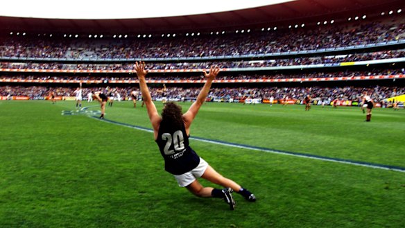A gleeful Fraser Brown celebrates on the final siren of the 1999 preliminary final.