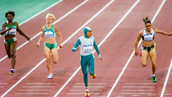 Cathy Freeman wins gold in the 400m at the Sydney Olympics.