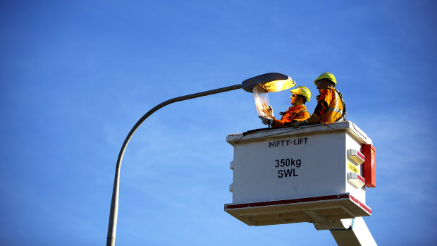 Ausgrid is changing more than 9000 street lights to LEDs, saving ratepayers more than $1 million in energy costs annually.