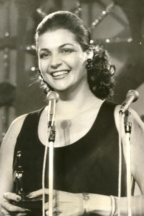 Maggie Tabberer with her Logie in 1971.