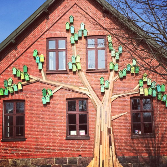 For the past 15 years, Dambo has been using scrap wood to build “unauthorised” birdhouses, which he puts in trees and outside buildings. He estimates there are now more than 3500 in Denmark, Germany and beyond. 