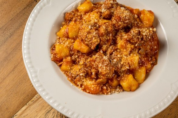 The gnocchi with sausage and spare ribs is modelled after the chefs’ nonnas’ recipes. 