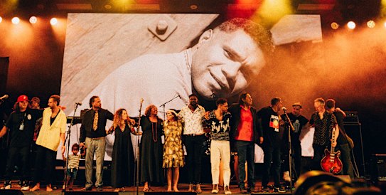 First Nations artists sing a tribute to Archie Roach at the 2022 National Indigenous Music Awards.