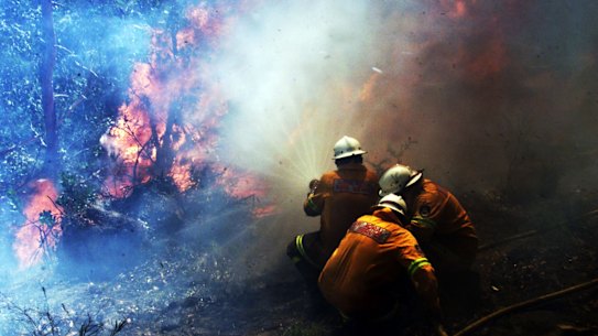 Firefighters are battling a blaze in Mundaring (file image).