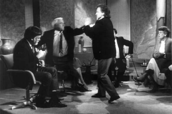 During a discussion on Ray Martin’s Midday Show in 1991, sport reporter Ron Casey disparaged singer Normie Rowe. After Rowe shoved Casey into his chair, Casey threw a punch.